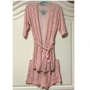 NWT ladies Medium pink with black hearts 2 pc robe & short pj, Wandering dreams